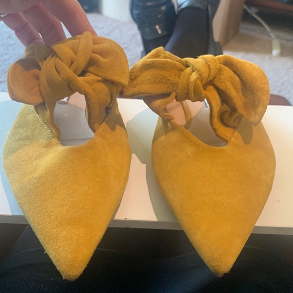 Zara Shoes - ZARA TRAFALUC MUSTARD SUEDE MULES